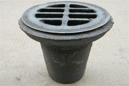 天门泄水管